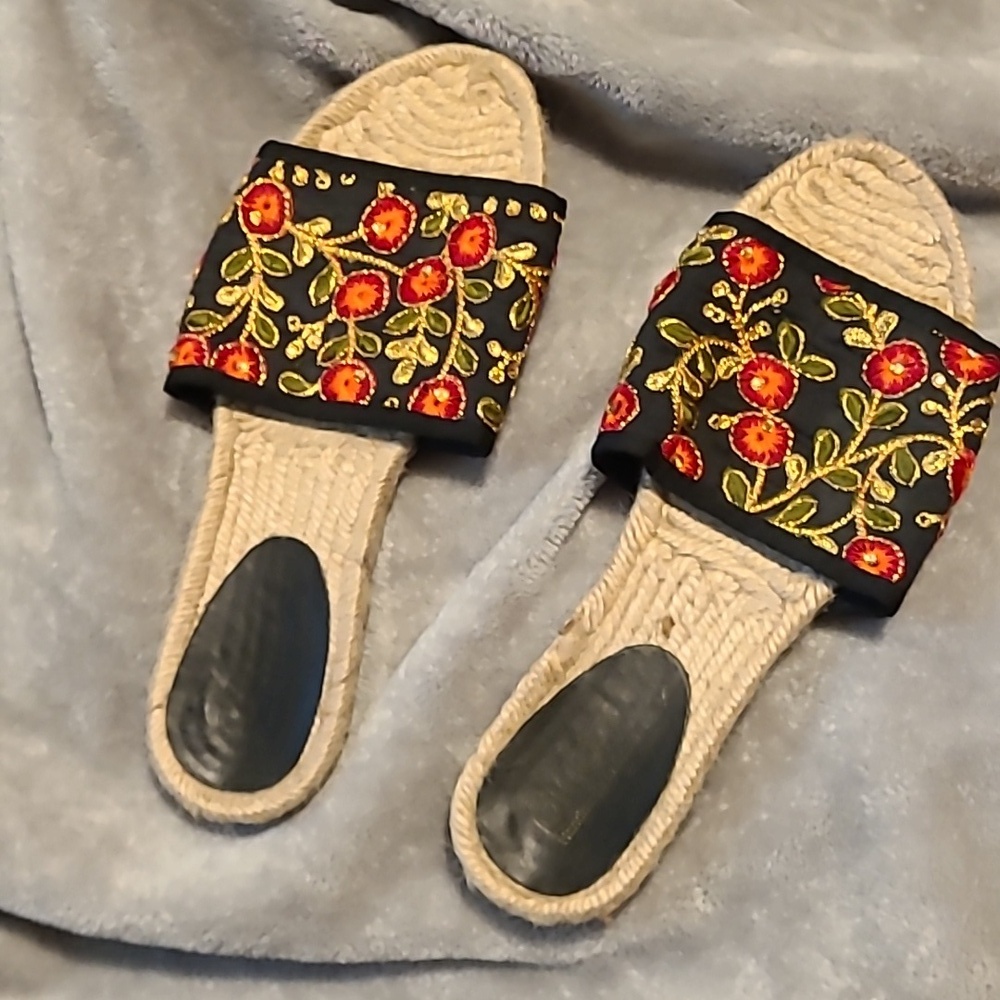 Spain! Floral Embroidered Slide Espadrilles‎ 7.5